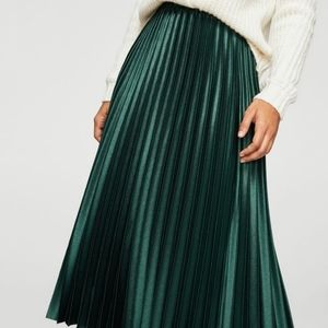 Ann Taylor Green Metallic Pleated Skirt